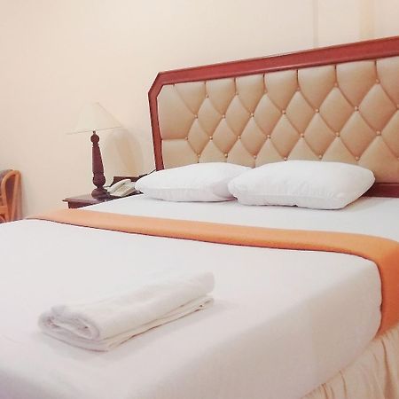 Serayu Hotel Timika Buitenkant foto