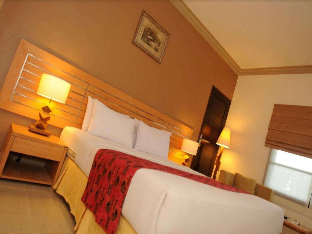 Serayu Hotel Timika Buitenkant foto