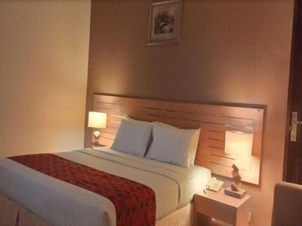Serayu Hotel Timika Buitenkant foto