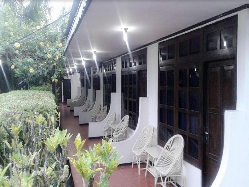 Serayu Hotel Timika Buitenkant foto
