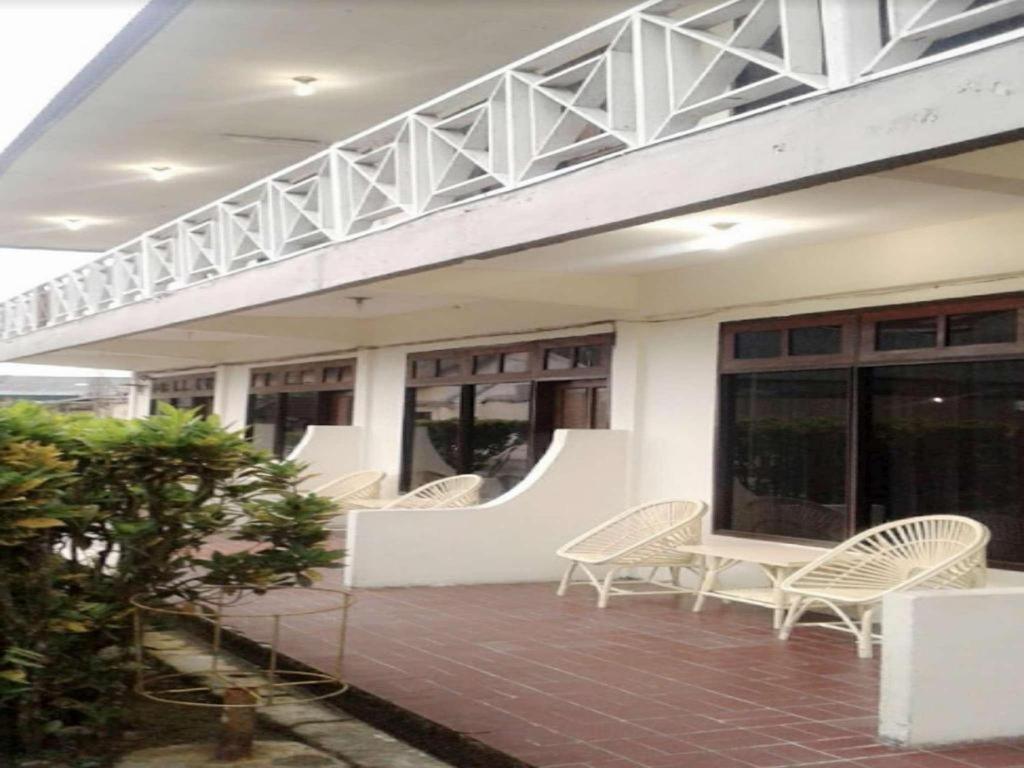 Serayu Hotel Timika Buitenkant foto