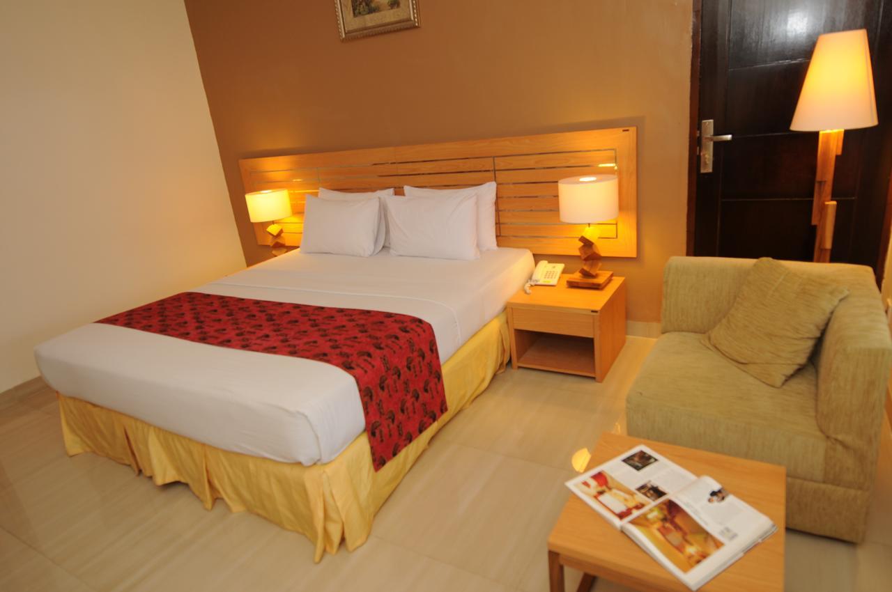 Serayu Hotel Timika Buitenkant foto