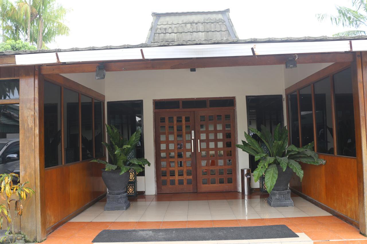 Serayu Hotel Timika Buitenkant foto