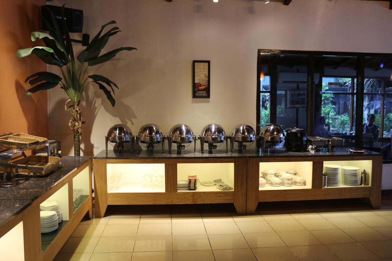 Serayu Hotel Timika Buitenkant foto