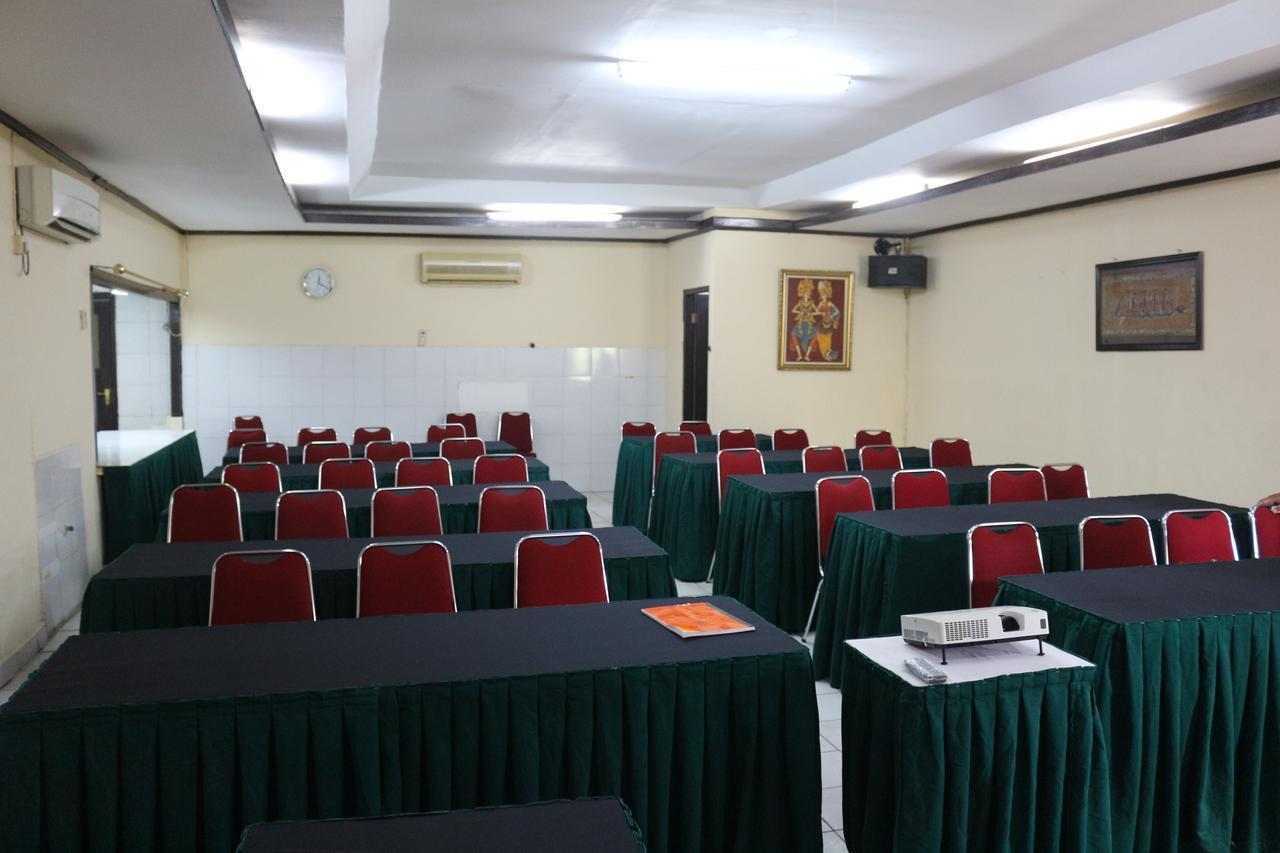 Serayu Hotel Timika Buitenkant foto