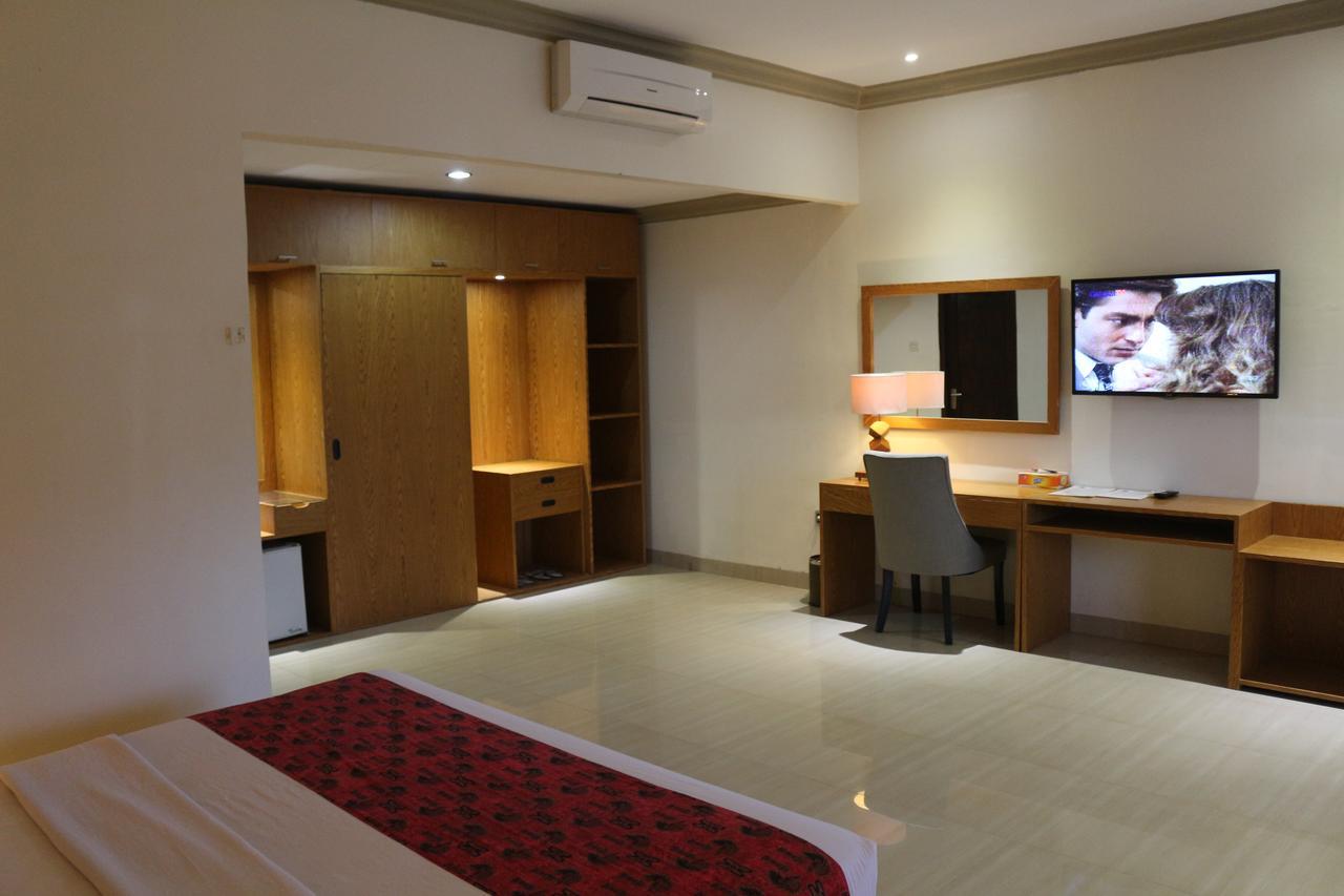 Serayu Hotel Timika Buitenkant foto